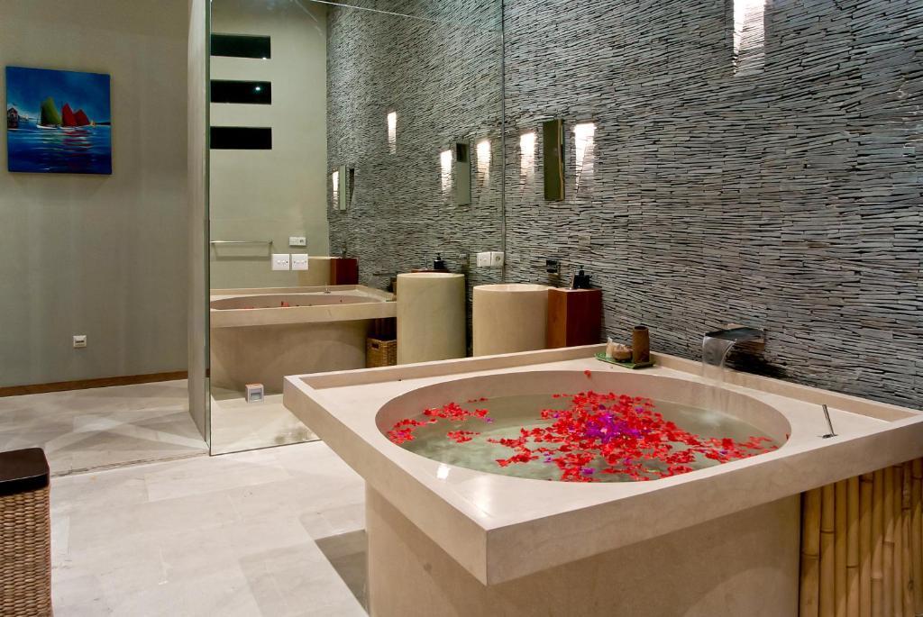 Eko Villa Seminyak - Tropical Villa, Walk To Beach ภายนอก รูปภาพ